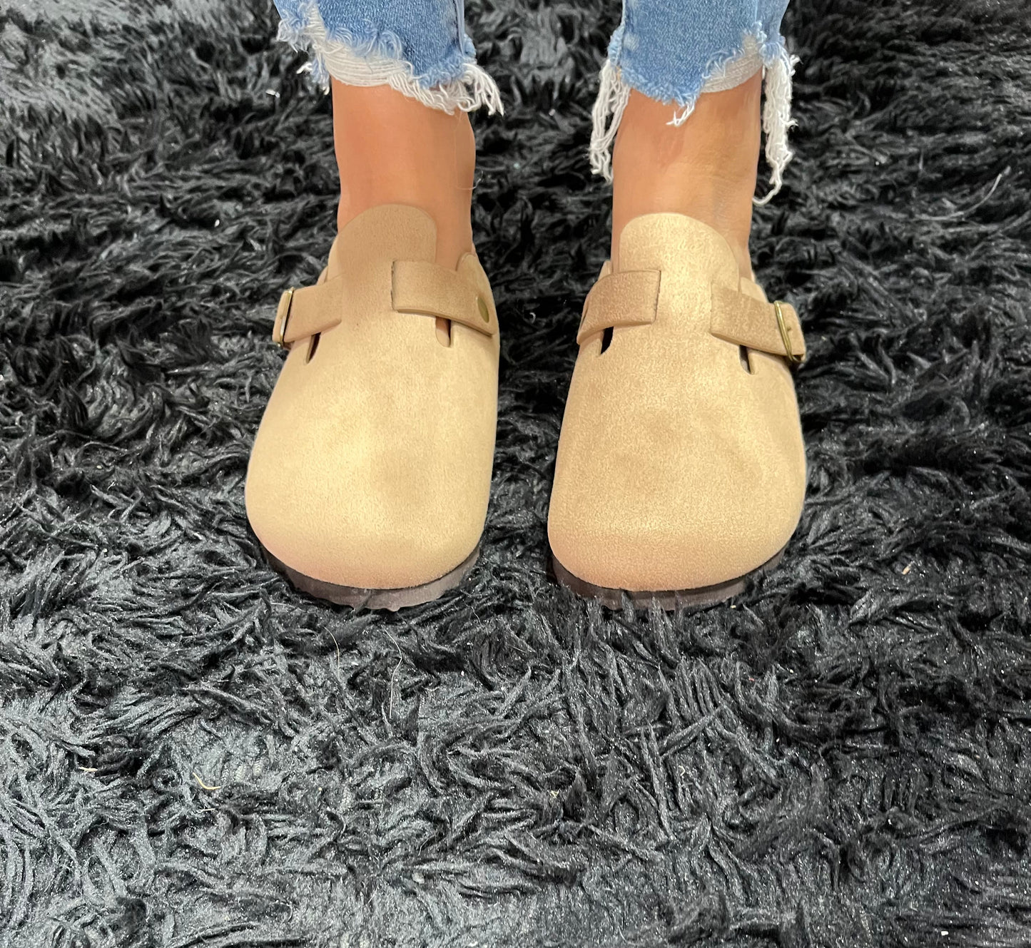 The Regis Round Toe Clog With Buckle