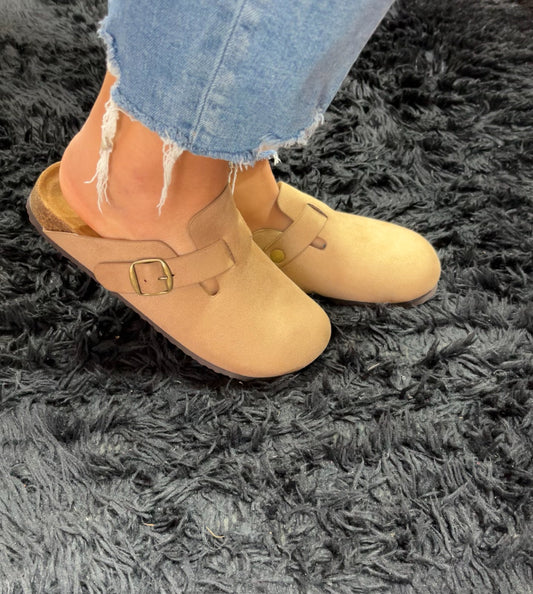 The Regis Round Toe Clog With Buckle