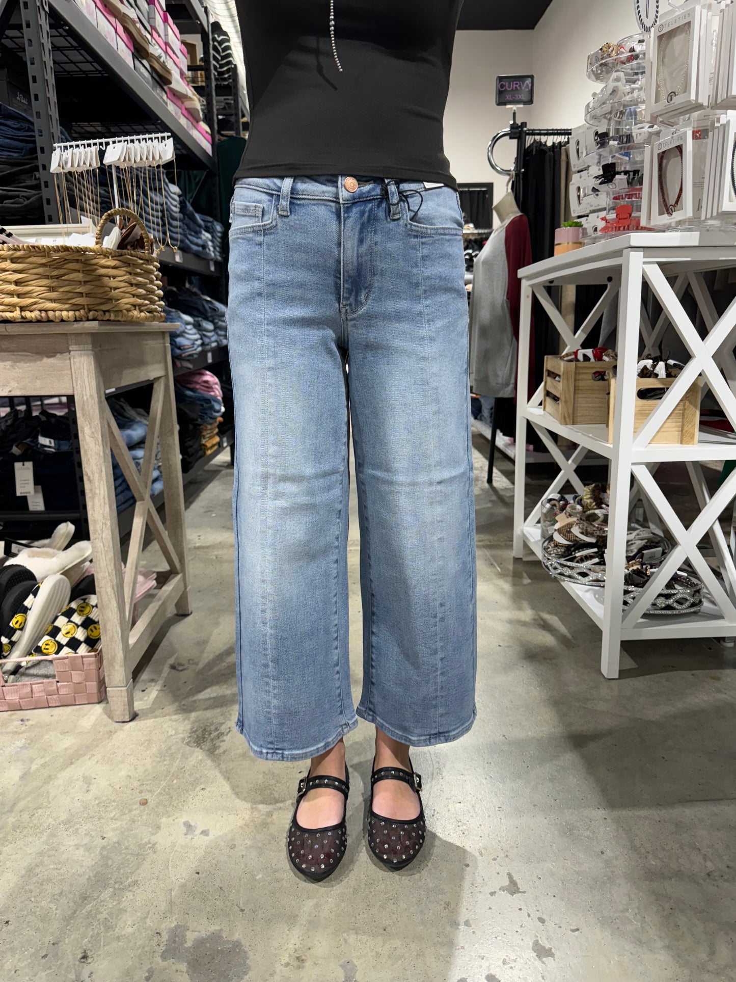 Judy Blue Mid Rise Wide Crop Vintage Pkts + CF Seam