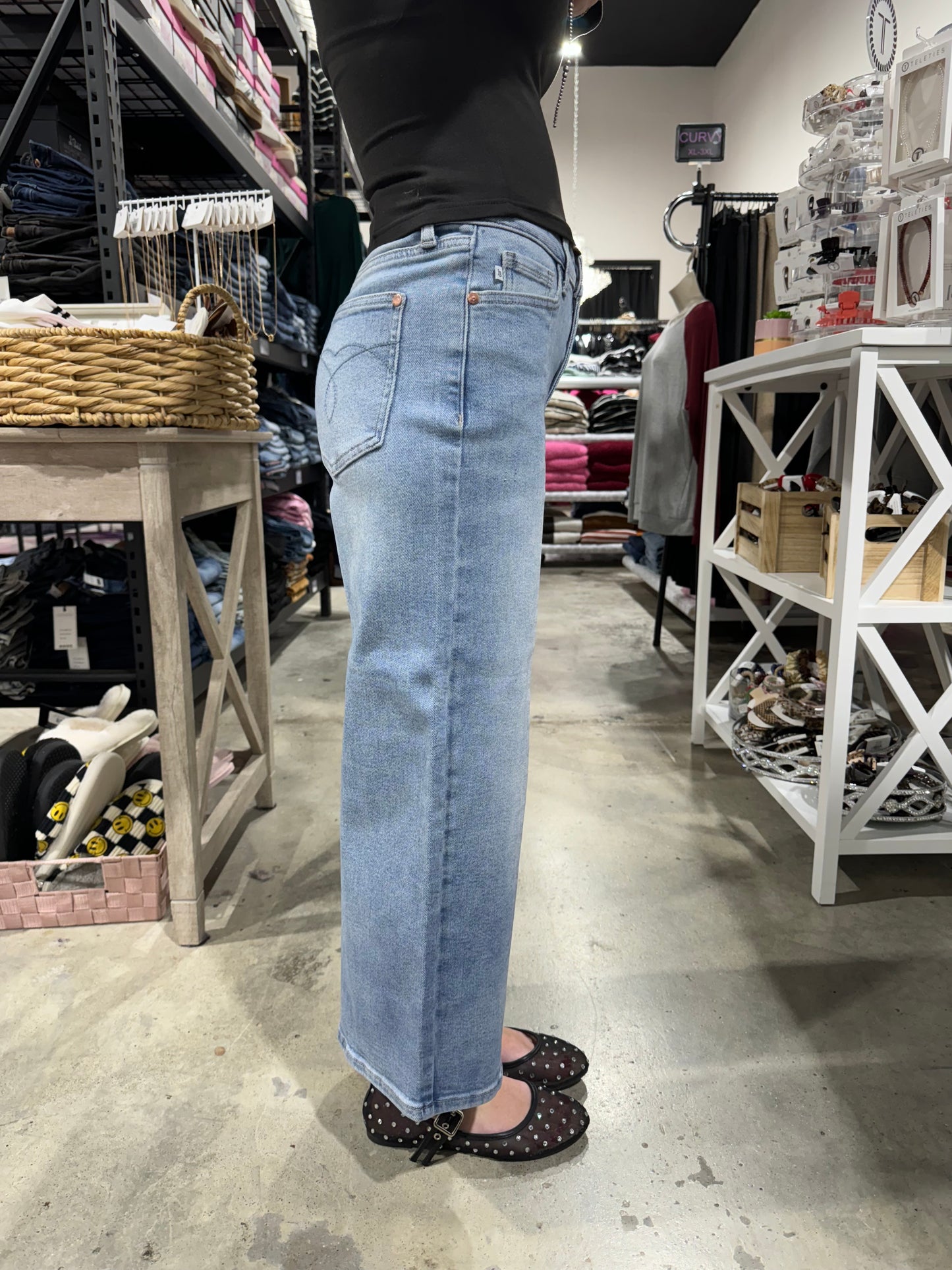 Judy Blue Mid Rise Wide Crop Vintage Pkts + CF Seam