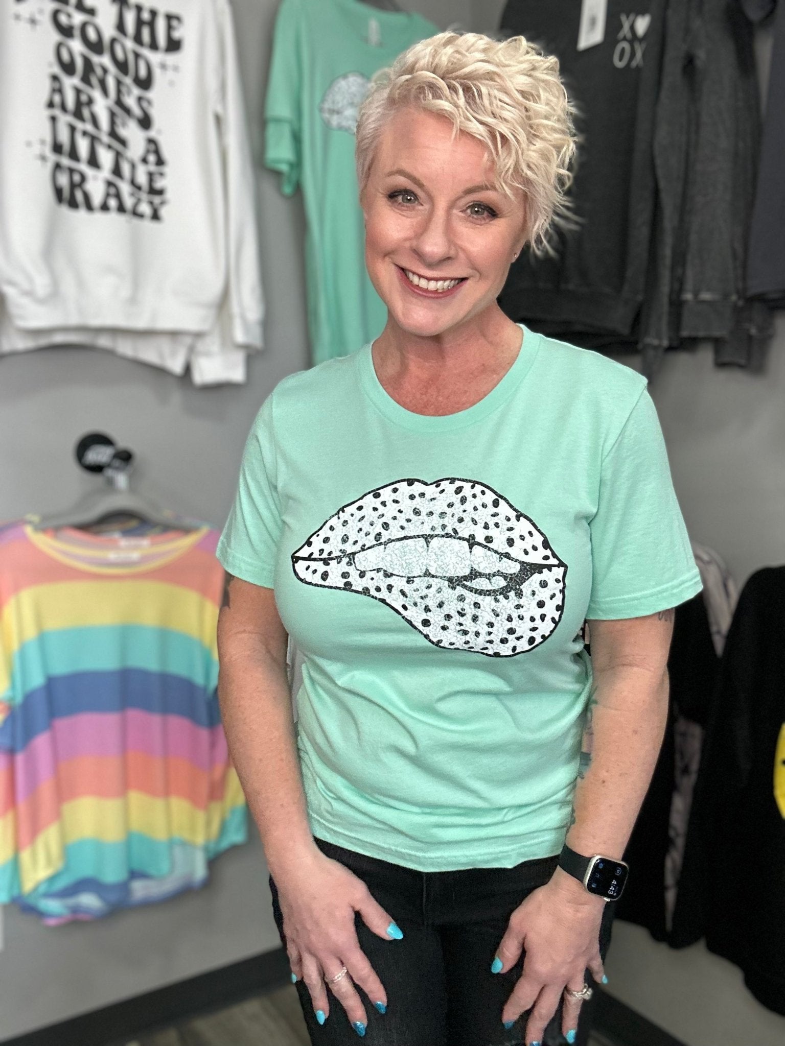 Read my Lips Graphic Tee - Lazy Daisy Boutique