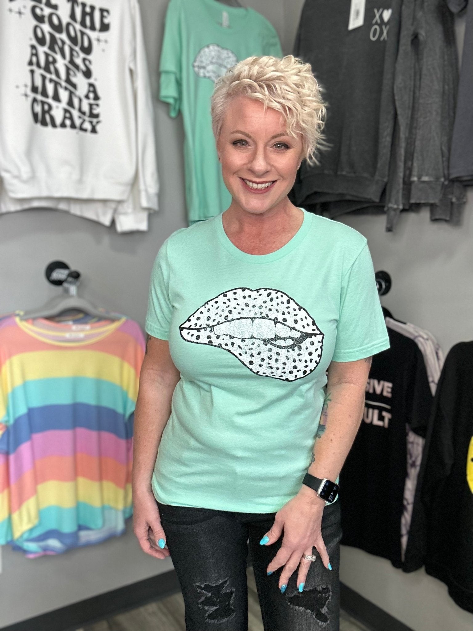 Read my Lips Graphic Tee - Lazy Daisy Boutique